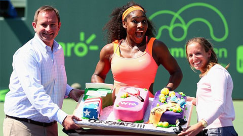 Serena Williams vào bán kết Miami Open, chạm mốc 700 trận thắng