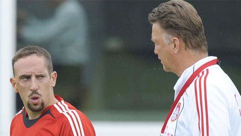 Mượn cớ sinh nhật, Ribery chửi xéo Van Gaal