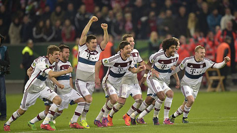 Hạ Leverkusen sau loạt “đấu súng”, Bayern hẹn Dortmund ở bán kết cúp QG Đức