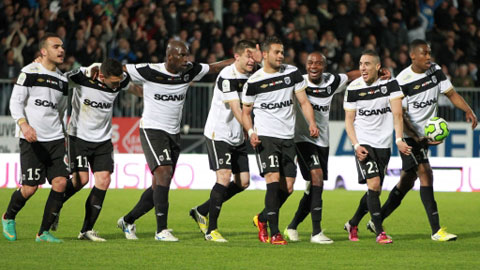 01h30 ngày 14/4: Angers vs Valenciennes