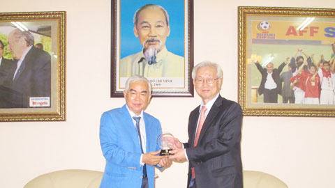 Chủ tịch VFF Lê Hùng Dũng tiếp Ngài Đại sứ Hàn Quốc