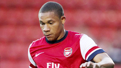 Cầu thủ sau 4 năm mua về Arsenal mới được phép sử dụng