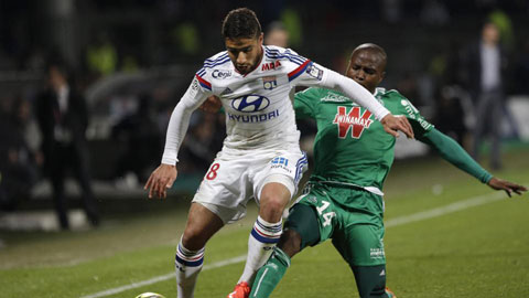 Chia điểm trong tình thế thiếu người, Lyon vẫn đòi lại ngôi đầu Ligue 1