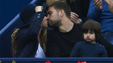Shakira “khóa môi” bồ trẻ làm gián đoạn trận chung kết Barcelona Open