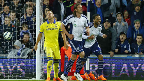 Fabregas bị đuổi, Chelsea nhận trận thua đậm nhất mùa