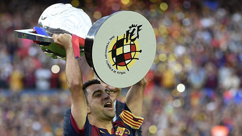 Xavi bật khóc trong ngày chia tay Barca