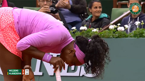 Serena Williams khoe lợi bằng điệu cười “tỏa nắng”