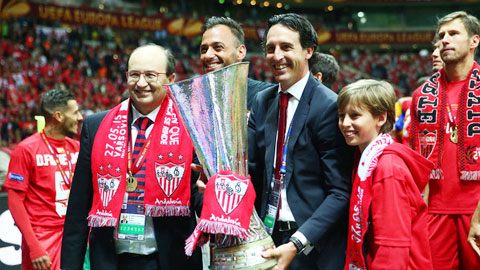 Sevilla dâng tặng chiến thắng cho Antonio Puerta và cha của HLV Emery