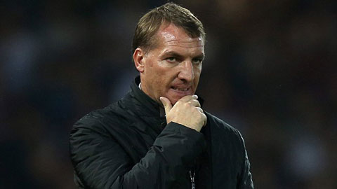 HLV Rodgers ở lại Liverpool sau cuộc họp bất thường