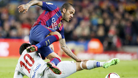 Barca: Hết cơn đau đầu bên cánh phải hàng phòng ngự