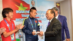 Bộ trưởng Hoàng Tuấn Anh chúc mừng U23 Việt Nam