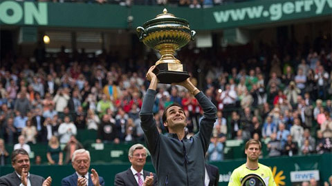 Federer giành danh hiệu thứ 8 tại Halle, Murray vô địch Queen's Club lần thứ 4
