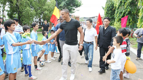 Đội trưởng Man City vẫn nuôi ý định mở học viện tại Việt Nam