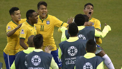 Vắng Neymar, Brazil vẫn đoạt vé vào tứ kết Copa America