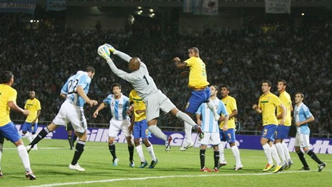 Brazil tập chống bóng bổng