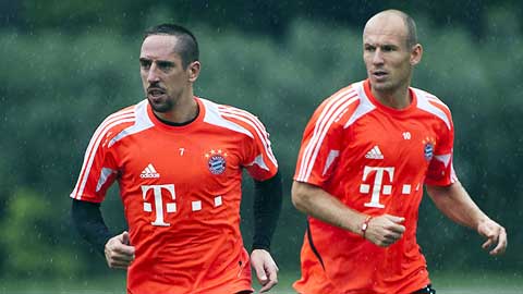 Douglas Costa có thể thay cả Ribery lẫn Robben