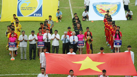 Khai mạc VCK U17 QG báo Bóng đá – Cúp Thái Sơn Nam 2015: Trang trọng và trẻ trung