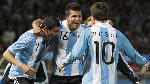ĐT Argentina: Món nợ của Messi và Aguero