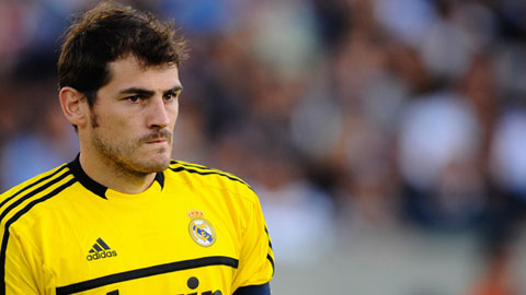 Iker Casillas chia tay Real Madrid: Nước mắt kẻ bị hắt hủi