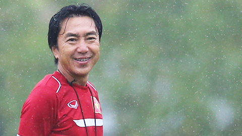 HLV Miura gọi ít cầu thủ nhất có thể cho trận gặp Man City