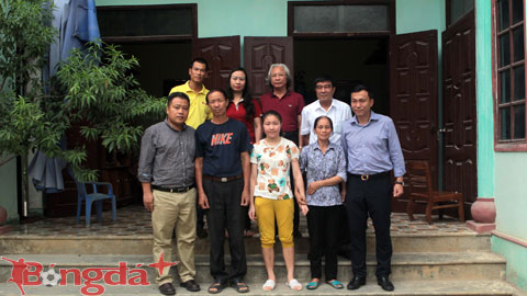 Lãnh đạo VFF, VPF và báo Bóng đá tới thăm, động viên nữ cầu thủ Lê Thị Thu