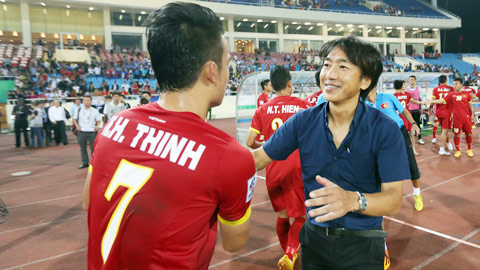 HLV Miura và con bài tẩy Hoàng Thịnh ở trận gặp Man City