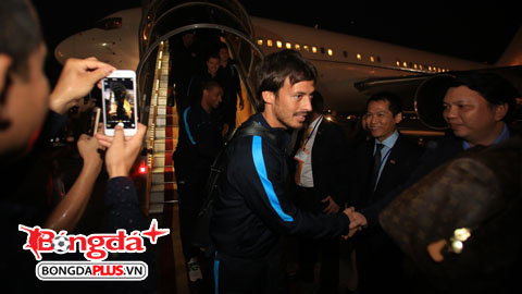 Man City có mặt tại Việt Nam, chờ đụng độ thầy trò HLV Miura