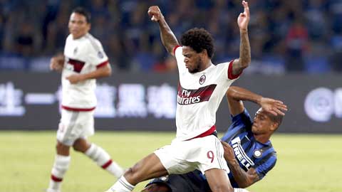 Milan 1-0 Inter: Bacca và Adriano cùng tỏa sáng ngày ra mắt