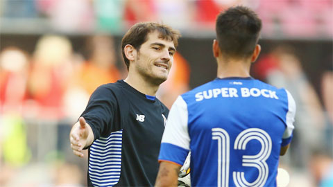 Cản penalty, Casillas sắm vai người hùng trong chiến thắng của Porto