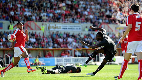 Benteke ghi bàn tuyệt đẹp ở trận ra mắt Liverpool