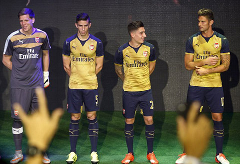 Mẫu áo đấu sân khách của Arsenal