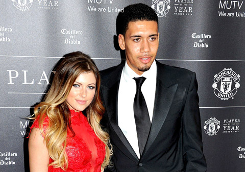 Smalling bên người tình hơn tuổi