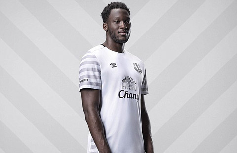 Tiền đạo Lukaku và mẫu áo đấu sân khách thứ nhất