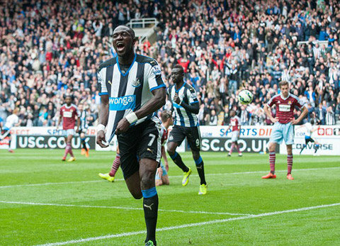 Mẫu áo đấu sân nhà của Newcastle
