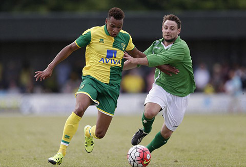 Norwich và mẫu áo đấu sân nhà