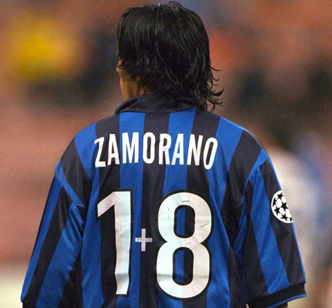 Zamorano mang áo số 18 ở Inter