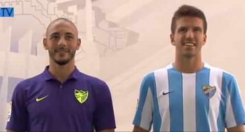 Áo đấu của Malaga cũng có sọc xanh và trắng như của Espanyol, nhưng có số lượng nhiều và màu nhạt hơn