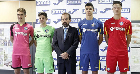 Áo đáu mới của Getafe được nhà cung cấp Joma giới thiệu hồi đầu tháng trước (2/7)