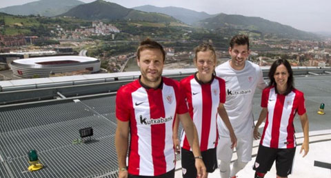 Bộ cánh mới của Athletic Bilbao chỉ có 2 sọc trắng và 3 sọc đỏ, trong khi mùa trước con số này lần lượt là 3 và 4