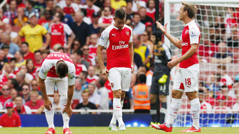 Arsenal ra quân đầy thất vọng: Trận thua xua đi ảo tưởng