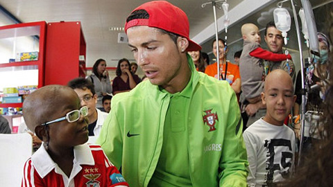 Ronaldo là VĐV thể thao làm từ thiện số 1 thế giới