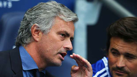 Mourinho biết Chelsea có vấn đề chỉ sau 10 giây bóng lăn