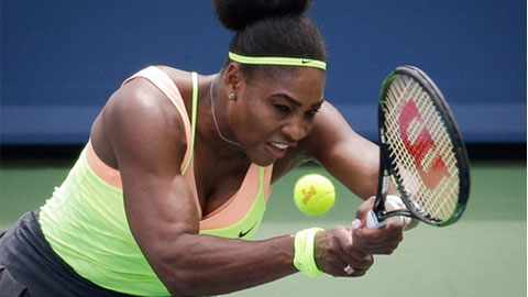 Serena Williams thoát hiểm vào bán kết Cincinnati