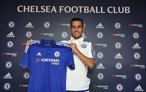 Pedro trong buổi lễ ra mắt Chelsea
