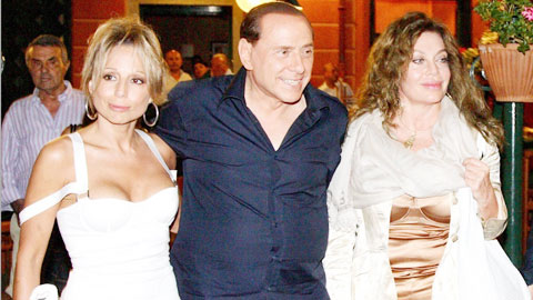 Tiệc Bunga Bunga của Berlusconi được viết thành... sách