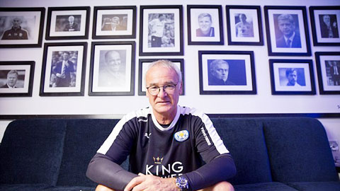 Ranieri triển lãm ảnh đối thủ ở phòng riêng