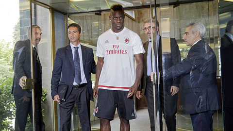 Balotelli ra mắt Milan sau khi hoàn tất kiểm tra sức khỏe
