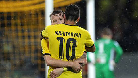 Lượt về play-off Europa League: Dortmund đại thắng 7-2, Southampton ngậm ngùi dừng bước