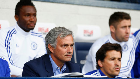 Chelsea: 24 giờ đồng hồ quyết định tương lai của Mourinho