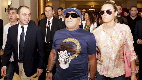 Maradona cưới vợ kém 30 tuổi vào cuối năm nay
